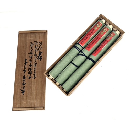 202 - A VERY RARE ANTIQUE JAPANESE TAISHO CIRCA 1910-20 CONTAINING A COMPLETE SET OF THREE HIGH QUALITY SC... 