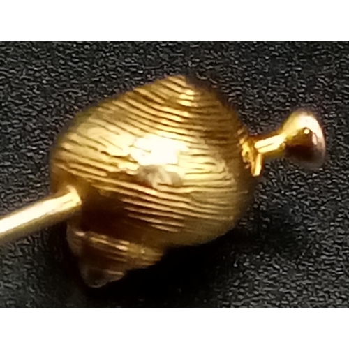 131 - A Victorian Rare Design 9K Yellow Gold Shell with a Natural Oriental Pearl Stick Pin. 7cm. 1.41g tot... 