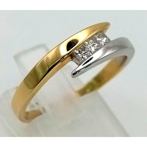 248 - An 18 K yellow gold ring with three princess cut diamonds (0.30 carats). Ring size: Q, weight: 3.7 g... 