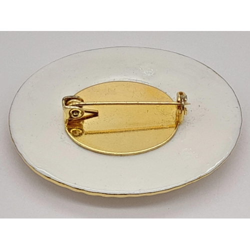 723 - A Vintage Excellent Condition Aynsley China Gilt Edge Brooch in Original Box. 5cm Length.