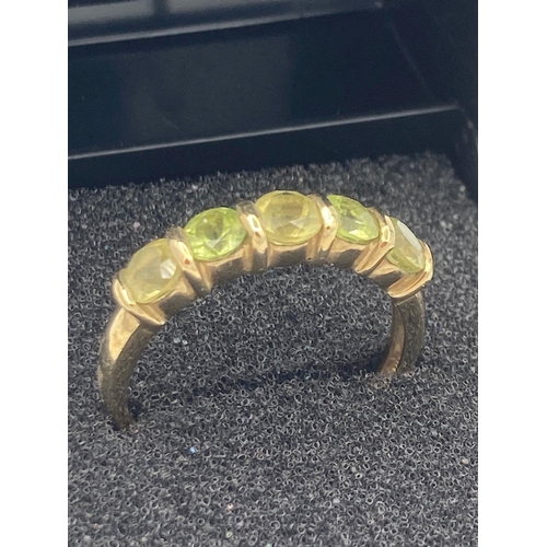 98 - Gemstone set 9k GOLD RING having stones mounted to top in shades of PERIDOT  and CITRINE. Full UK ha... 