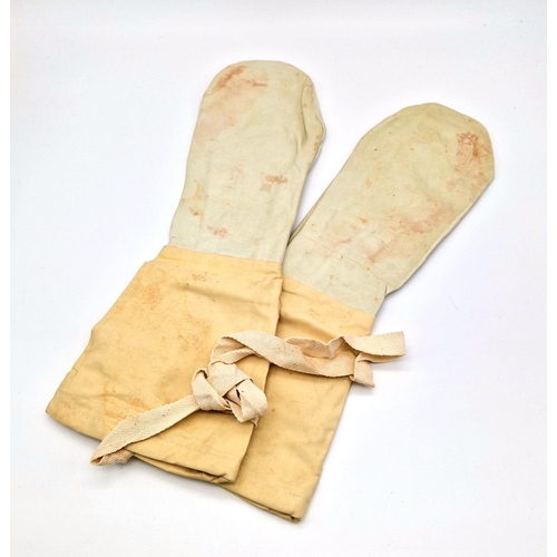 1521 - WW2 Royal Navy Anti-Flash Gloves / Mittens. Unissued. Both inner linings stamped with maker’s mark o... 