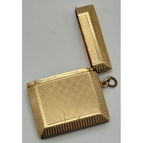 983 - A 9 K yellow gold vesta. Dimensions: 40 x 40 x 9 mm, weight: 21.9 g.