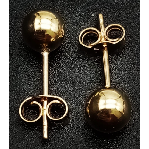 1363 - 9K Yellow Gold BALL STUD EARRINGS 0.42G