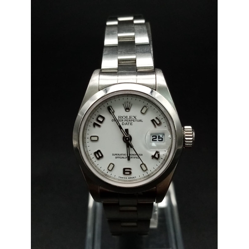 1520 - A Rolex Oyster Perpetual Datejust Ladies Watch. Stainless steel strap and case - 26mm. White dial wi... 