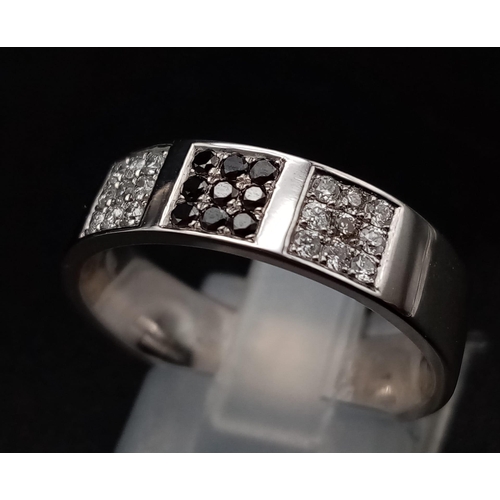 1563 - 9k white gold black and white diamond band 4.1g Size N (dia:0.27ct)