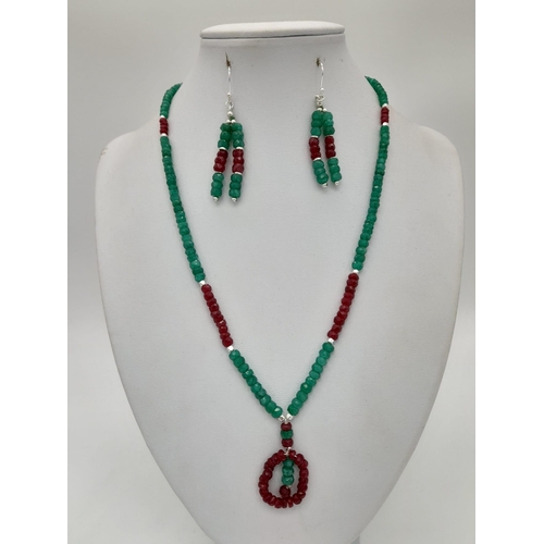 1571 - Emerald and Ruby Necklace with matching Dangler Earrings. Total Weight 24grams. 46cm in length.