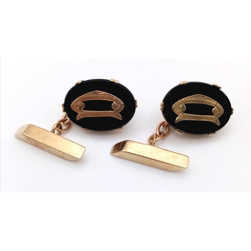 1541 - 9k yellow gold black onyx inlay D cufflinks 7g