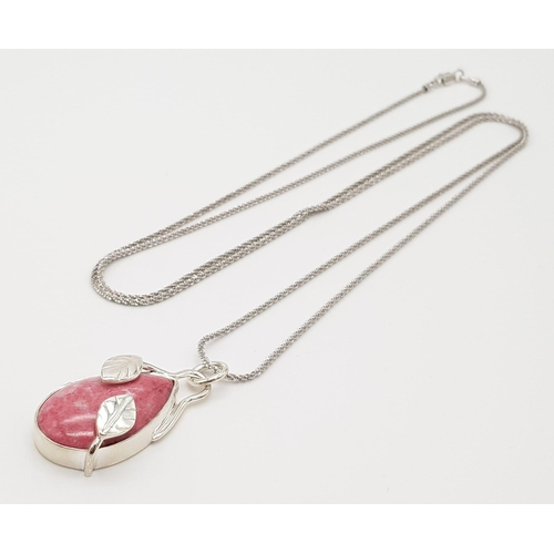 1532 - A Pink Agate Pendant set in 925 Silver on a 925 Silver Chain. 
4cm and 90cm.