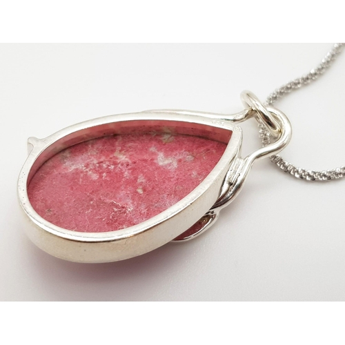 1532 - A Pink Agate Pendant set in 925 Silver on a 925 Silver Chain. 
4cm and 90cm.