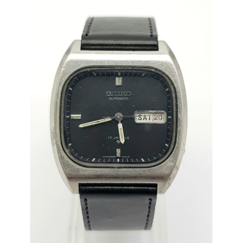 1024 - A Vintage Seiko Automatic Gents Watch. Black leather strap. Stainless steel case - 36mm. Black dial ... 