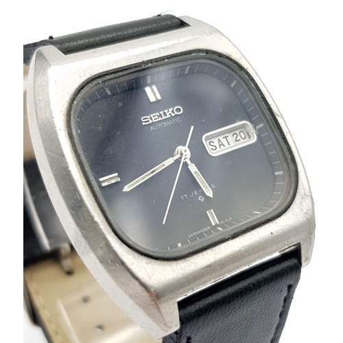 1024 - A Vintage Seiko Automatic Gents Watch. Black leather strap. Stainless steel case - 36mm. Black dial ... 