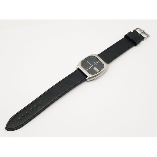 1024 - A Vintage Seiko Automatic Gents Watch. Black leather strap. Stainless steel case - 36mm. Black dial ... 