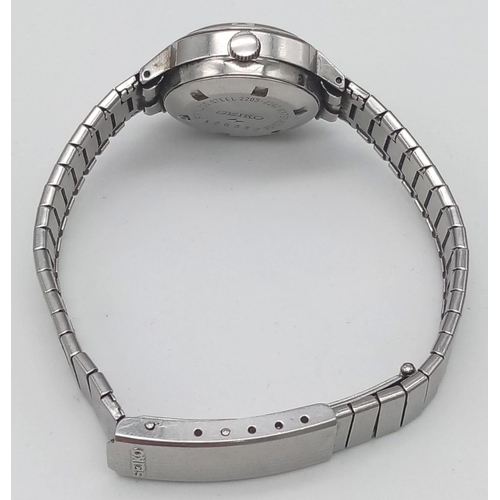 1242 - A Seiko 21 Jewel Hi-Beat Automatic Ladies Watch. Stainless steel strap and case - 23mm. Silver tone ... 