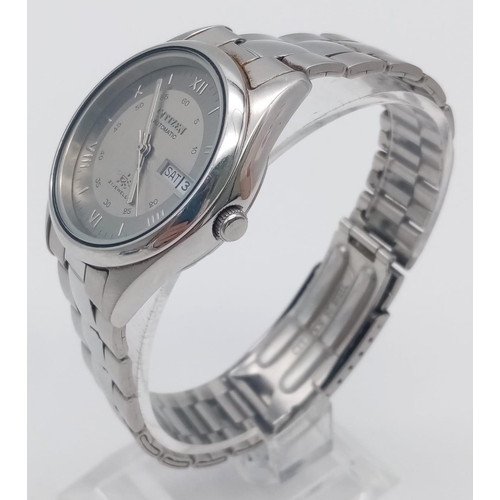 162 - A Vintage Automatic Citizen Gents Watch. Stainless steel strap and case - 35mm. Two tone silver dial... 