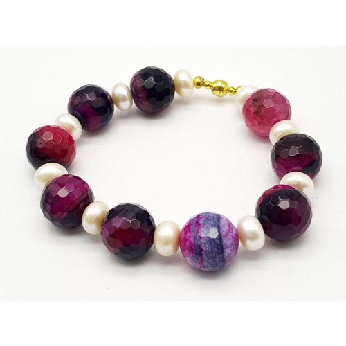 492 - A Colourful faceted Agate Bead and Cultured Pearl Bracelet. 15mm agate beads. 22cm length.