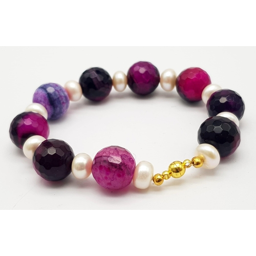 492 - A Colourful faceted Agate Bead and Cultured Pearl Bracelet. 15mm agate beads. 22cm length.