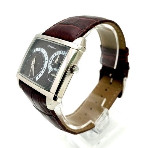 1441 - A Sekonda Dual Time Gents Watch. Brown leather strap. Stainless steel case - 40mm. Two tone dial wit... 