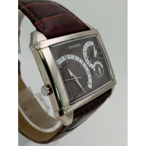 1441 - A Sekonda Dual Time Gents Watch. Brown leather strap. Stainless steel case - 40mm. Two tone dial wit... 