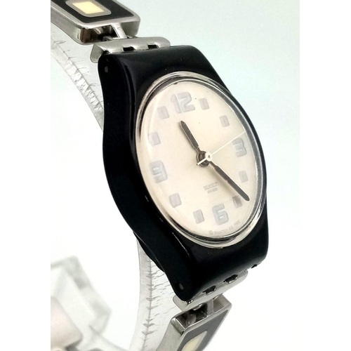 1445 - A Vintage Swatch Quartz Ladies Watch. Steel and enamel strap. Case - 25mm. Quartz movement in workin... 