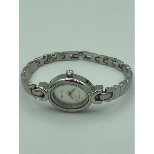 476 - Ladies Quartz wristwatch in silver tone having Oval face with stainless steel bracelet. Full working... 