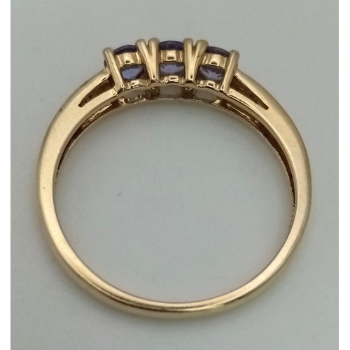 720 - 9K YELLOW GOLD DIAMOND & IOLITE RING. WEIGHS 1.8G.  SIZE P