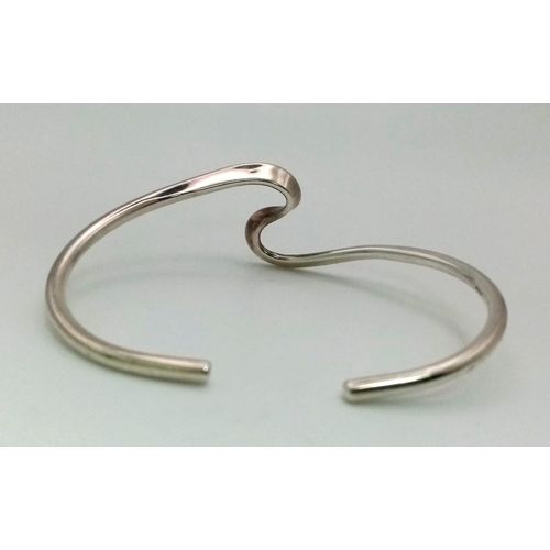 988 - STERLING SILVER DANISH DESIGN FANCY BANGLE. WEIGHS 13.2G