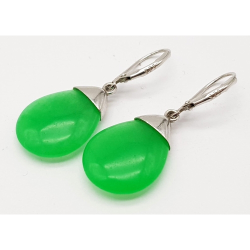 1129 - STERLING SILVER GREEN STONE DROP EARRINGS. TOTAL WEIGHT 5.7G