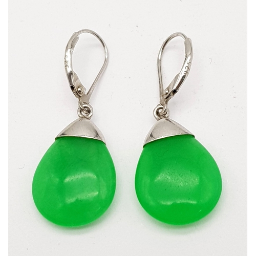 1129 - STERLING SILVER GREEN STONE DROP EARRINGS. TOTAL WEIGHT 5.7G