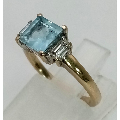 129 - 18K YELLOW GOLD DIAMOND & AQUAMARINE RING.  0.20CT DIAMOND BAGUETTES. TOTAL WEIGHT 3.4G.  SIZE K