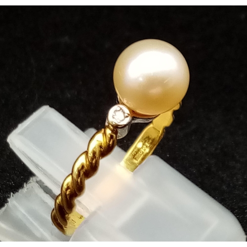 310 - 18K YELLOW GOLD DIAMOND & PEARL SET RING. TOTAL WEIGHT 2.6G. SIZE N