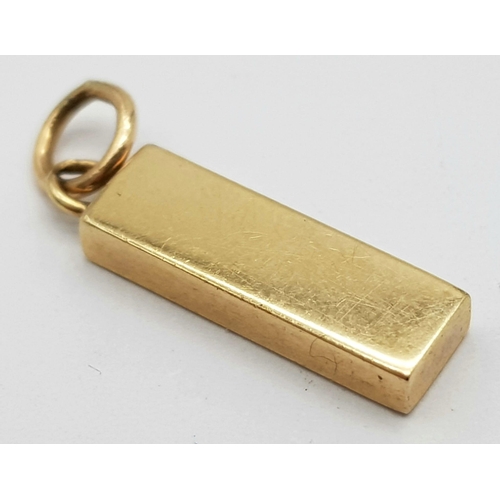 557 - 9K YELLOW GOLD SMALL INGOT CHARM / PENDANT. WEIGHS 3.1G