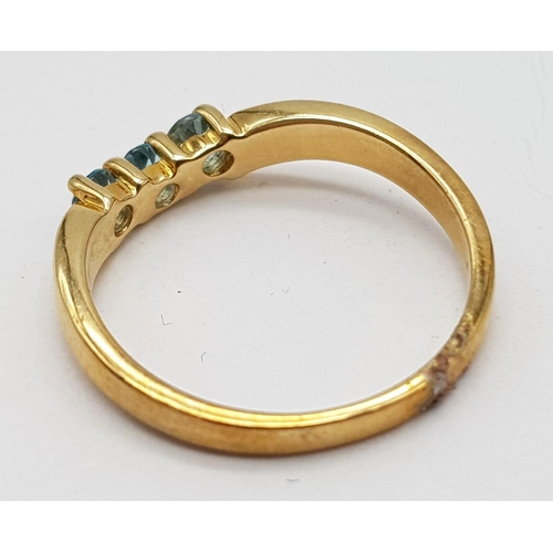 727 - 9K YELLOW GOLD TOPAZ 3 STONE RING. WEIGHS 2.5G. SIZE N