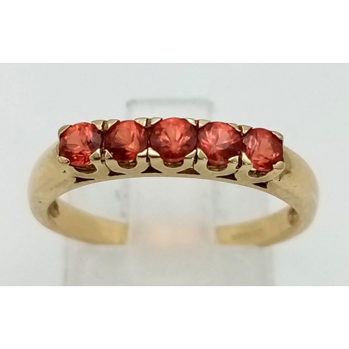 734 - 9K YELLOW GOLD RED/ORANGE 5 STONE RING. WEIGHS 2.1G. SIZE N