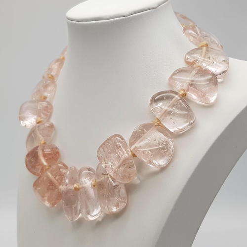 897 - ROSE QUARTZ NECKLACE. TOTAL WEIGHT 191.8G