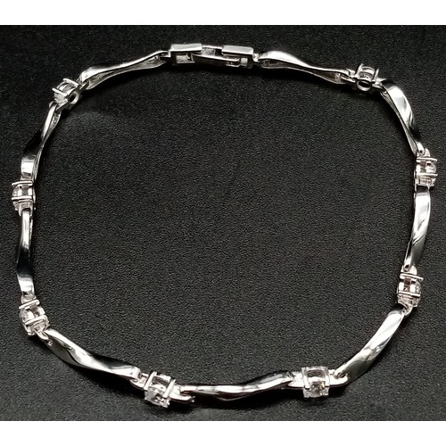 166 - A very feminine, 9K white gold bracelet with round cut cubic zirconia.  Length: 19 cm, weight: 6.22 ... 