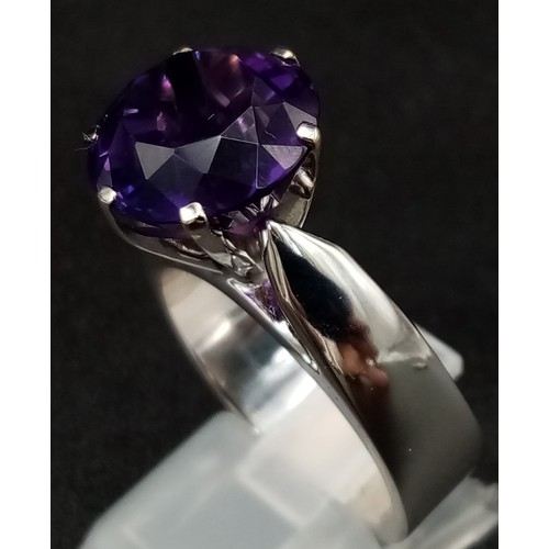 180 - A statement, 18K white gold ring with a large, brilliant cut amethyst. Ring size: T, weight: 16.3 g.