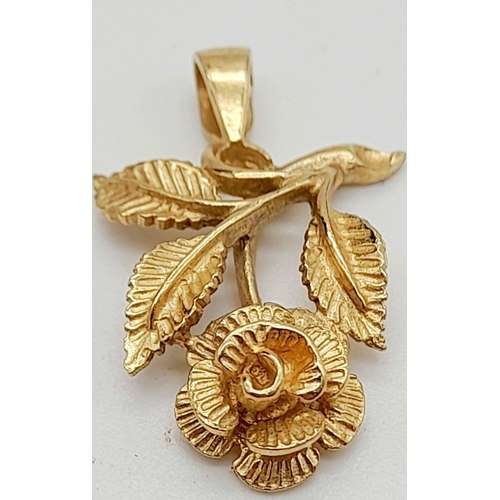 1002 - 9K YELLOW GOLD FLOWER PENDANT. WEIGHS 1.9G