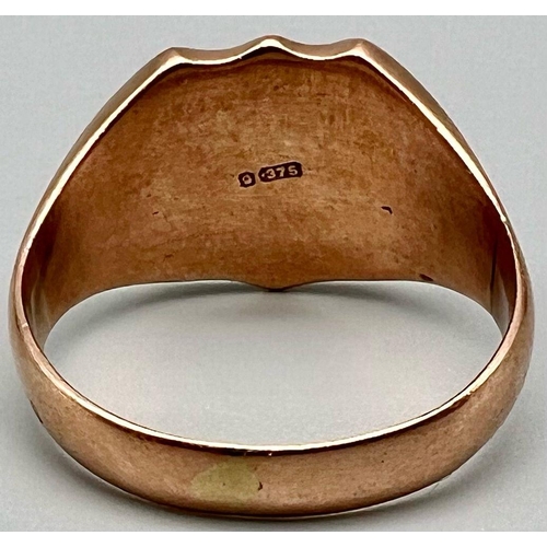 101 - 9K ROSE GOLD SHIELD SHAPED SIGNET RING HALLMARKED CHESTER 1922. WEIGHS 7.8G.  SIZE T