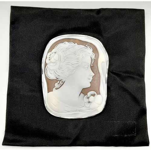 338 - 18K WHITE GOLD CAMEO BROOCH / PENDANT. 7CM X 5CM. WEIGHS 28G