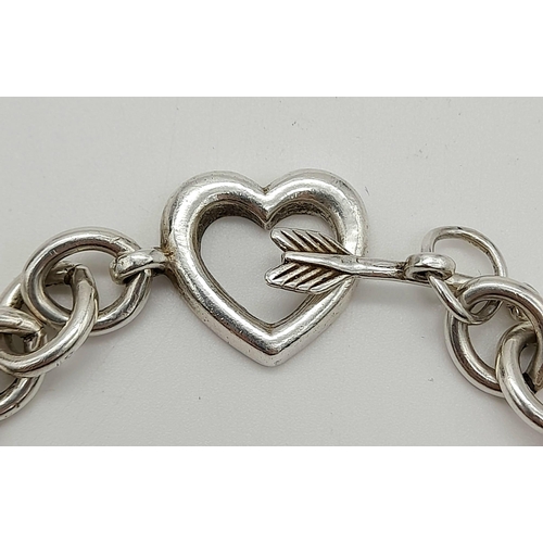 355 - TIFFANY & CO STERLING SILVER ARROW HEART TOGGLE LINK BRACELET 35.4G. Length: 22.5cm