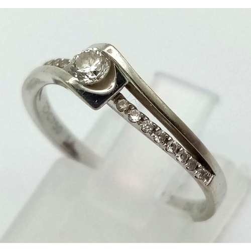 362 - 18K WHITE GOLD DIAMOND SOLITAIRE RING WITH TWIST DIAMOND SHOULDERS. 0.18CT DIAMOND. WEIGHS 2.2G. SIZ... 