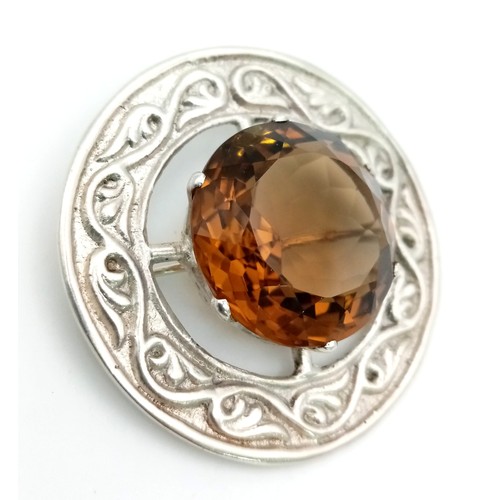 787 - Vintage Iona Celtic Sterling Silver and Smoky Quartz Brooch 

5cm Diameter

24.45 Grams