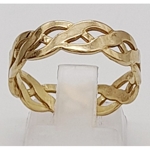 683 - 9K YELLOW GOLD CELTIC BAND RING. WEIGHS 2.5G.  SIZE R