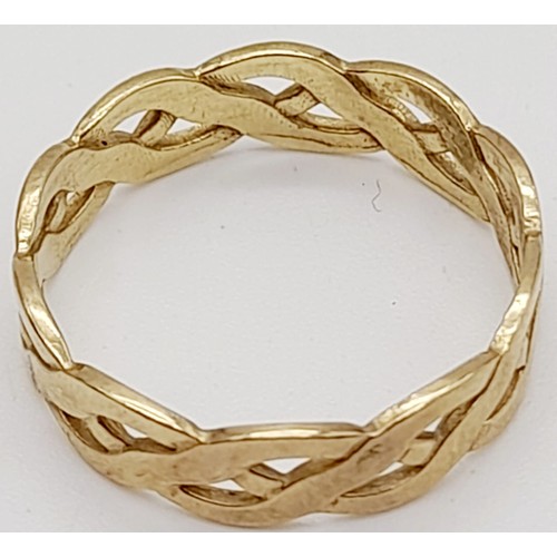 683 - 9K YELLOW GOLD CELTIC BAND RING. WEIGHS 2.5G.  SIZE R