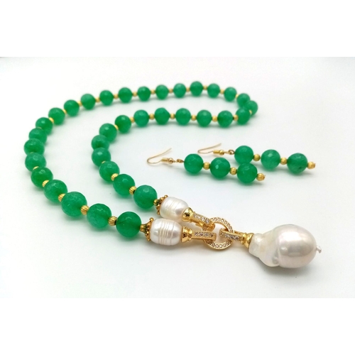 160 - A multi-faceted green jade necklace and earrings set, adorned with large, natural, white, baroque pe... 