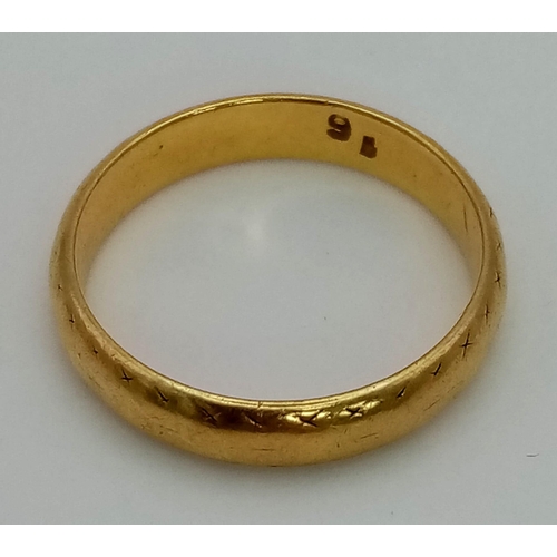 25 - A Vintage 22K Yellow Gold Band Ring. Size M. 4.07g