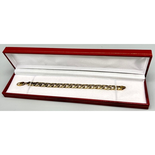 112 - An Italian designed, 9K yellow gold chain bracelet in a presentation box. Length:19 cm, weight: 15.8... 