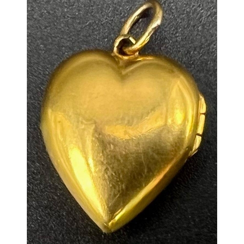 32 - A 22K Yellow Gold Locket Pendant. 30mm. 5.22g