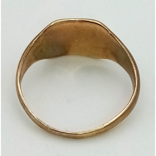 570 - A Vintage 9K yellow Gold Signet Ring. Size U. 4.53g